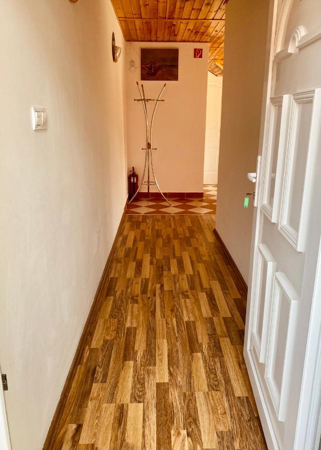 Viztuekoer Apartman ตีฮานี ภายนอก รูปภาพ